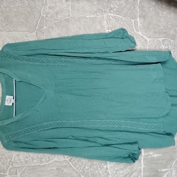 BEAUTIFUL FALL SHIRT.     U19 - Picture 1 of 5